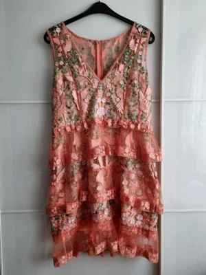 Marchesa Notte sehr schönes Spitzenkleid mit Blumen bestickt, wie neu, Größe 16 - Bild 1 von 4