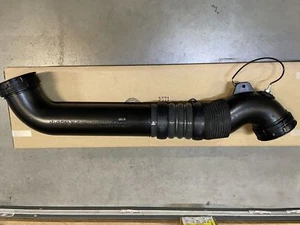 GM OEM 07-16 Sierra 2500 HD Cooling Intercooler-Outlet Duct 84094727 - Picture 1 of 5