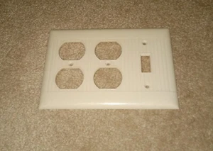 Vintage Sierra Ribbed Ivory Double Duplex Outlet Single Switch Wall Plate Cover - Picture 1 of 2