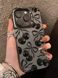 Custodia telefono fotocamera fiocco ciliegia nero trasparente compatibile con iPhone 13 - Foto 1 di 3