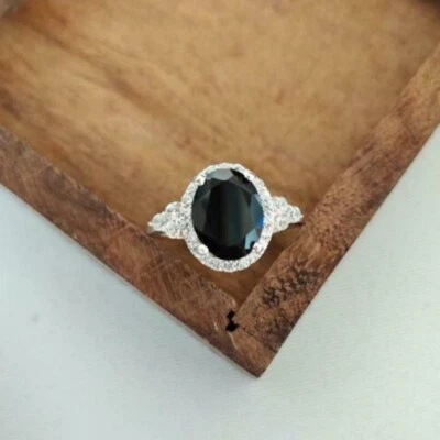 Anillo de compromiso de aniversario con halo de diamantes negros ovalados de 3,20 quilates acabado en oro blanco de 14 quilates Foto 1 de 4