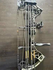 🔥Bear Whitetail Legend Pro Compound Bow RTH Package 25"-30"/ 55-70# 339 FPS!🔥 - Picture 1 of 5