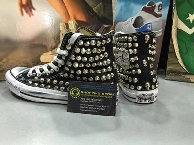 Converse All star  Nere personalizzate con borchie argento Effetto sporco teschi - Immagine 1 di 4