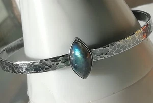 Ladies New Oxidised 925 Sterling Silver/Blue Labradorite Hammered Cuff Bangle - Picture 1 of 11