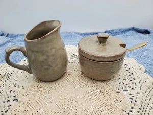 Chrissy Teigen Cravings Steinzeug Keramik rustikal hellbraun grau Milchkännchen & Zucker - Bild 1 von 8