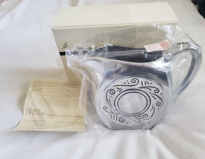 Jarro de água/bebida novo na caixa Lenox metal brilhante pesado SPYRO 2 qt $84 NOVO - Imagem 1 de 4