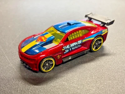 Hot Wheels Custom '11 Camaro HW '13 The Man Of Steel 3/6 rojo oscuro suelto ¡En muy buen estado! Foto 1 de 3