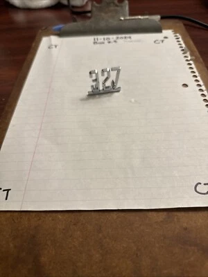 OEM 1964-1967 Chevrolet, Chevelle, Nova, Camaro "327" emblema # 3863853 caja abierta Foto 1 de 2