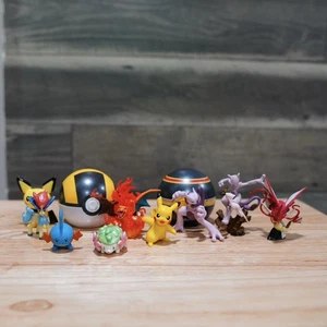 Lote de Juguetes Pokémon con Figura Mewtwo Colección Super Premium y Gyarados Brillantes - Imagen 1 de 16