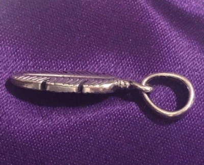 Colgante Pluma Espiritual Pandora Plata Genuino #397216 Nunca Usado Casi Como Nuevo Foto 1 de 4