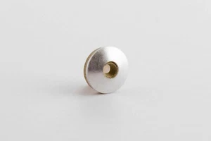 Rondella piana in acciaio con guarnizione protettiva  - Imagen 1 de 2