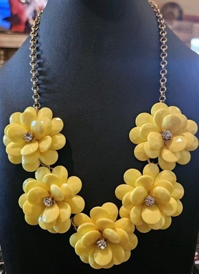 J. Collar Crew Flor Amarilla Distintiva con Estrás  Foto 1 de 2