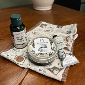 The Body Shop Creamy & Dreamy Coconut Mini Gift Set W/Bag - Picture 1 of 7