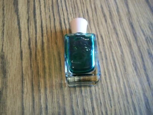 Botella de perfume miniatura vintage de hombros blancos en relieve - Imagen 1 de 11