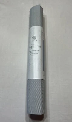 Gaiam Estera de Yoga Clásica 3MM Lago Gris Claro Ligera Portátil Antideslizante NUEVA Foto 1 de 4