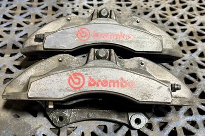 Pinzas de freno delanteras Brembo Ford Mustang GT 2015-2023 6 pistones Foto 1 de 4