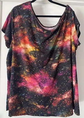 CAMISETA TORRID ACTIVE.. Estrella y Planeta Multicolor... Cuello Diseño Desigual. MUJER TALLA 3 Foto 1 de 4