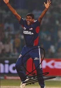 DELHI DAREDEVILS: FARVEEZ MAHAROOF SIGNED 6x4 IPL ACTION PHOTO+COA - Picture 1 of 1
