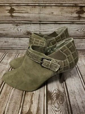 Ботинки на серых замшевых каблуках Alfani Shirlee размер 8,5 M с пряжкой из кожи с принтом рептилии - Изображение 1 из 4