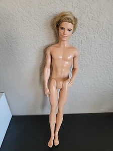 Mattel Barbie Ken Puppe verwurzelte blonde Haare blaue Augen ohne Kleidung 2010 - Bild 1 von 6