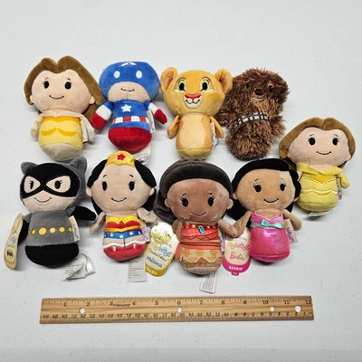 LOTE DE 9 PELUCHES Hallmark ITTY BITTYS - Belle Lion Barbie Gato Mujer Moana Wonder Foto 1 de 4