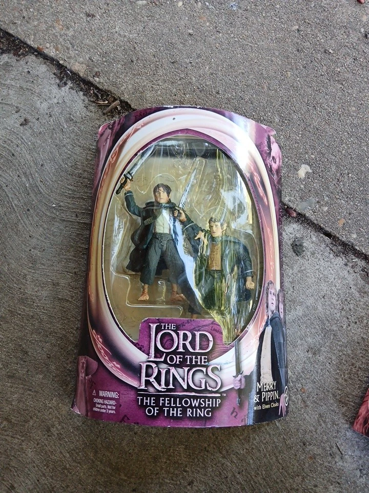 Lote a granel de (4) figuras LOTR Merry & Pippin, Berserker Uruk-Hai, Galadriel, Sam Foto 1 de 4