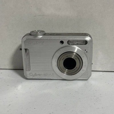 Sony Cyber-shot DSC-S700 7.2MP Camera - Silver - Image 1 of 4