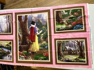 25-03-152-Disney Snow White Discovers Cottage Pillow Panel Quilt Cotton fabric - Picture 1 of 5