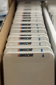 (26) Divisores de tarjetas deportivas ESTÁNDAR con 26 etiquetas NASCAR A-Z gratis juego - Imagen 1 de 5