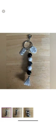 Handmade charm/beaded keychain with key ring and lobster claw, Black & Silver - Imagem 1 de 2