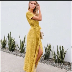 Robe cravate florale moutarde poupées Vici taille grande - Photo 1/8