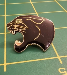 TESTA DI PANTERA NERA RUGGENTE GATTO SELVATICO ANIMALE BAVERO SPILLA DISTINTIVO B17 - Foto 1 di 2
