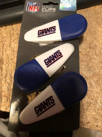 NEW YORK GIANTS--MAGNETIC CHIP CLIP SET OF 3 Cover