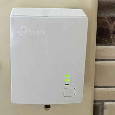 TP-Link AV600 Internet Ethernet Powerline Adapter - White And Gray - Powers On - Image 1 of 4