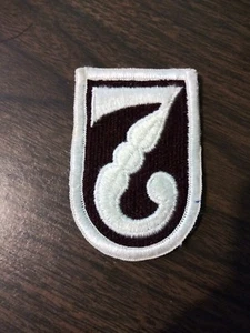 Parche de la 7a Brigada Médica del Ejército de los Estados Unidos - Imagen 1 de 2
