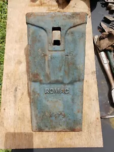 X475 Hensley Bucket Tooth Non-Chinese Free Shipping - Picture 1 of 5