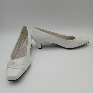Easy Street Women's White Pumps Sz. 8.5W - Picture 1 of 9