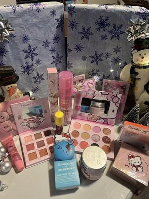 Forever 21 Hello Kitty Set de Regalo con Bolso de Mano Foto 1 de 4