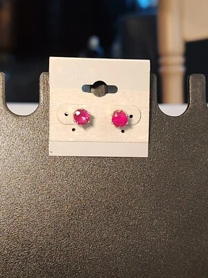 Aretes de rubí de plata de ley 925 creados en laboratorio Foto 1 de 3