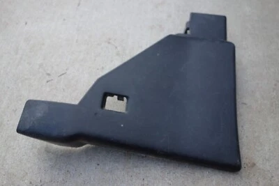 95-02 Saturn SC2, SC1 lado derecho del pasajero debajo del tablero reposapiés panel de ajuste negro Foto 1 de 4