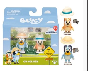 2024 ¡NUEVO! Bluey ON HOLIDAY 2.5" Bluey & Bingo Figura Viaje Familiar Paquete de 2 - Imagen 1 de 3