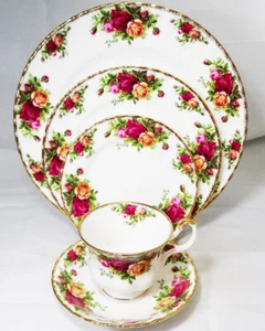 OLD COUNTRY ROSES by Royal Albert 5 Piece Place Setting NEW NEVER USED England - Picture 1 of 19