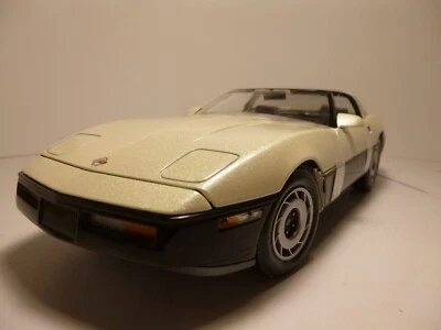 CHEVROLET CORVETTE 1986  GREENLIGHT 1/18 - Photo 1/4