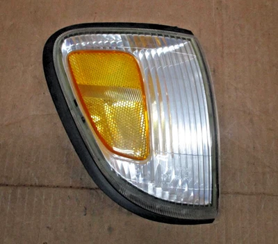 Lámpara de señal de giro derecha lado pasajero Toyota Tacoma 1998-2000 OEM-8161004060 Foto 1 de 4