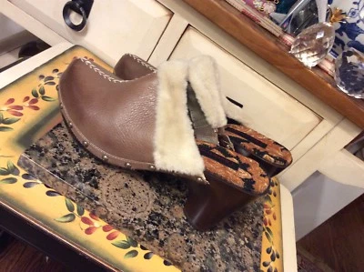 Женские коричневые кожаные сабо с заклепками Bare Traps Addison на каблуках размер 9 M б/у в отличном состоянии - Изображение 1 из 4