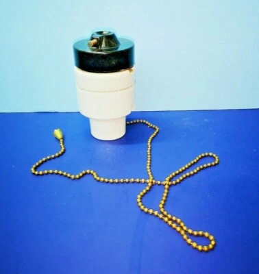 Leviton PORCELAIN 3-Way PULL CHAIN LAMP HOLDER Socket 660W 250V 3-Pc NEW 19712 - Image 1 of 4