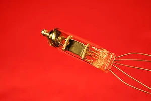 Raytheon 5703 W NOS tubes - Submini - Excellent NOS tubes. Beautiful midrange..  - Picture 1 of 4