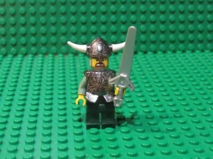 LEGO Viking Warrior Minifigure - 7019 Fortress Against Fafnir Dragon VK71 - Picture 1 of 4