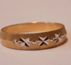 Banda texturizada vintage de oro amarillo de 18k con diseño de estrella en la parte delantera talla 9,25 - Imagen 1 de 5