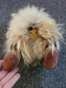 Muñeca esquimal inuit vintage piel cuero felpa souvenier gamuza - Imagen 1 de 6